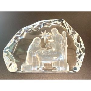 L.E. Smith Vintage Glass Nativity Scene Paperweight